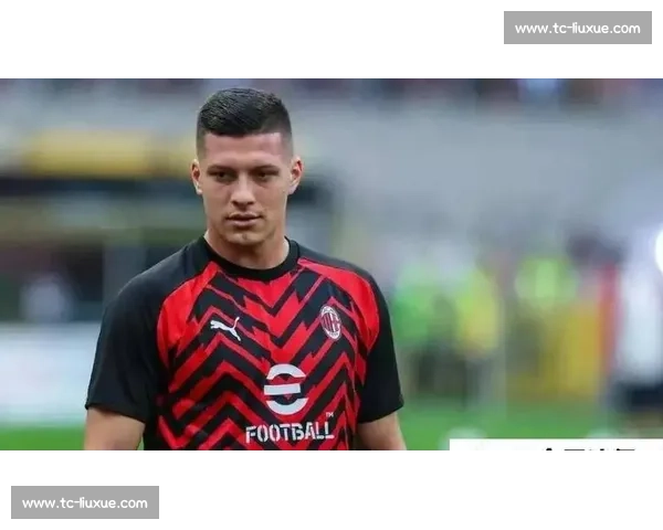 约维奇免签雅典 AEK 签约三年开启新征程 约维奇免签雅典 AEK 签约三年开启新征程