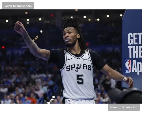 热火对阵马刺最终比分出炉末节逆转引爆全场热议季后赛悬念升级战术博弈成焦点